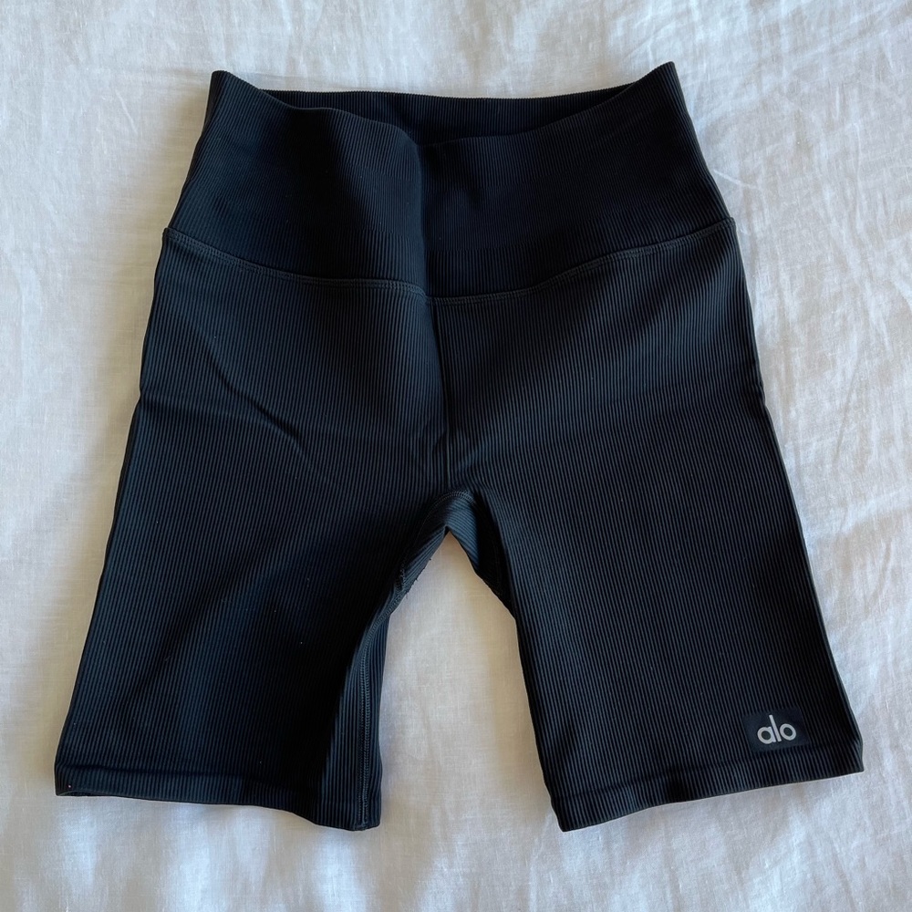 Alo ribbed biker shorts